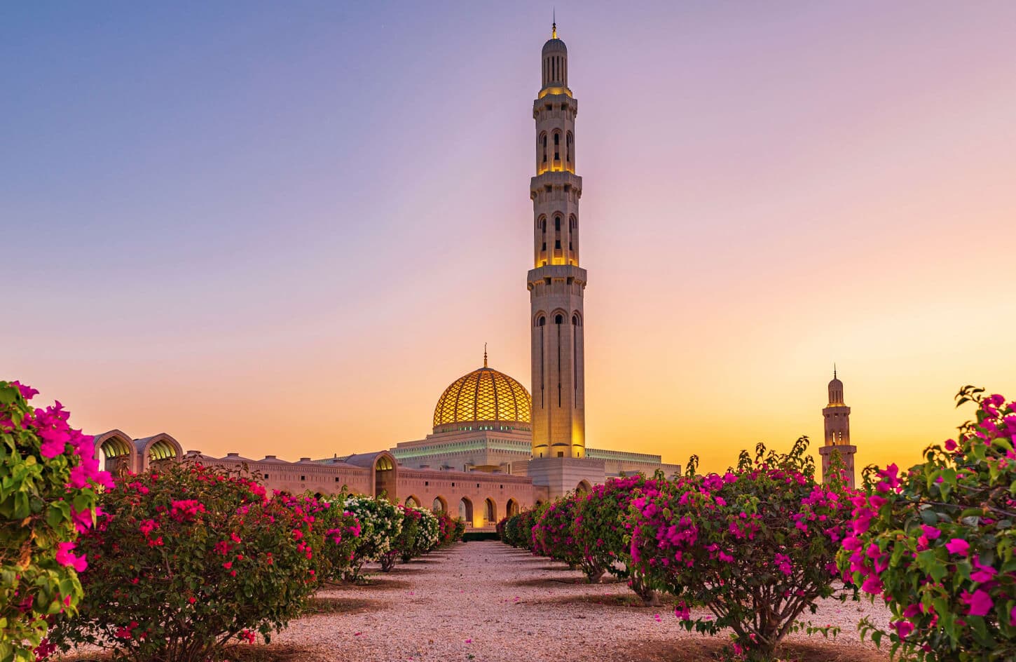 A wonderful picture of Sultan Qaboos Grand Mosque