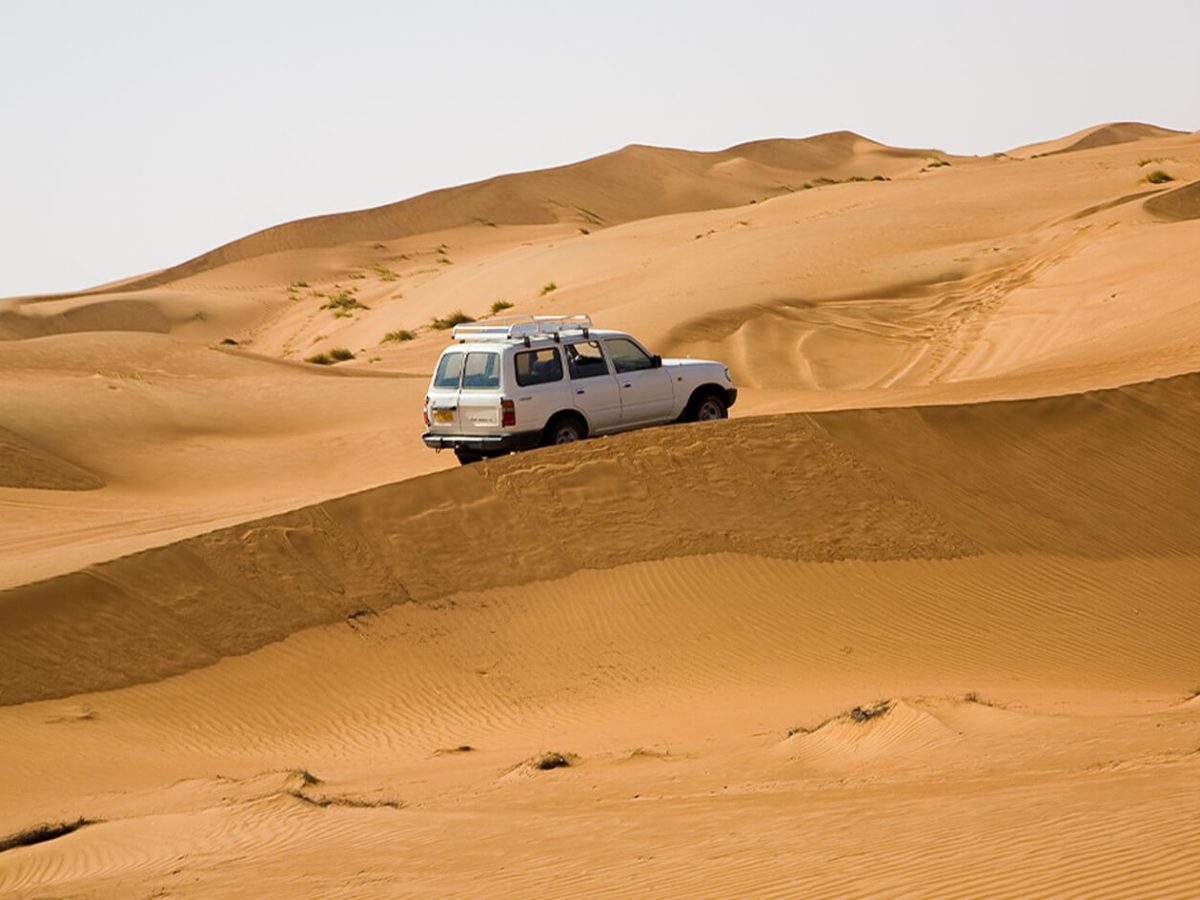 A wonderful picture of a 4x4 vehicle in the Wadi Bani Khalid desert