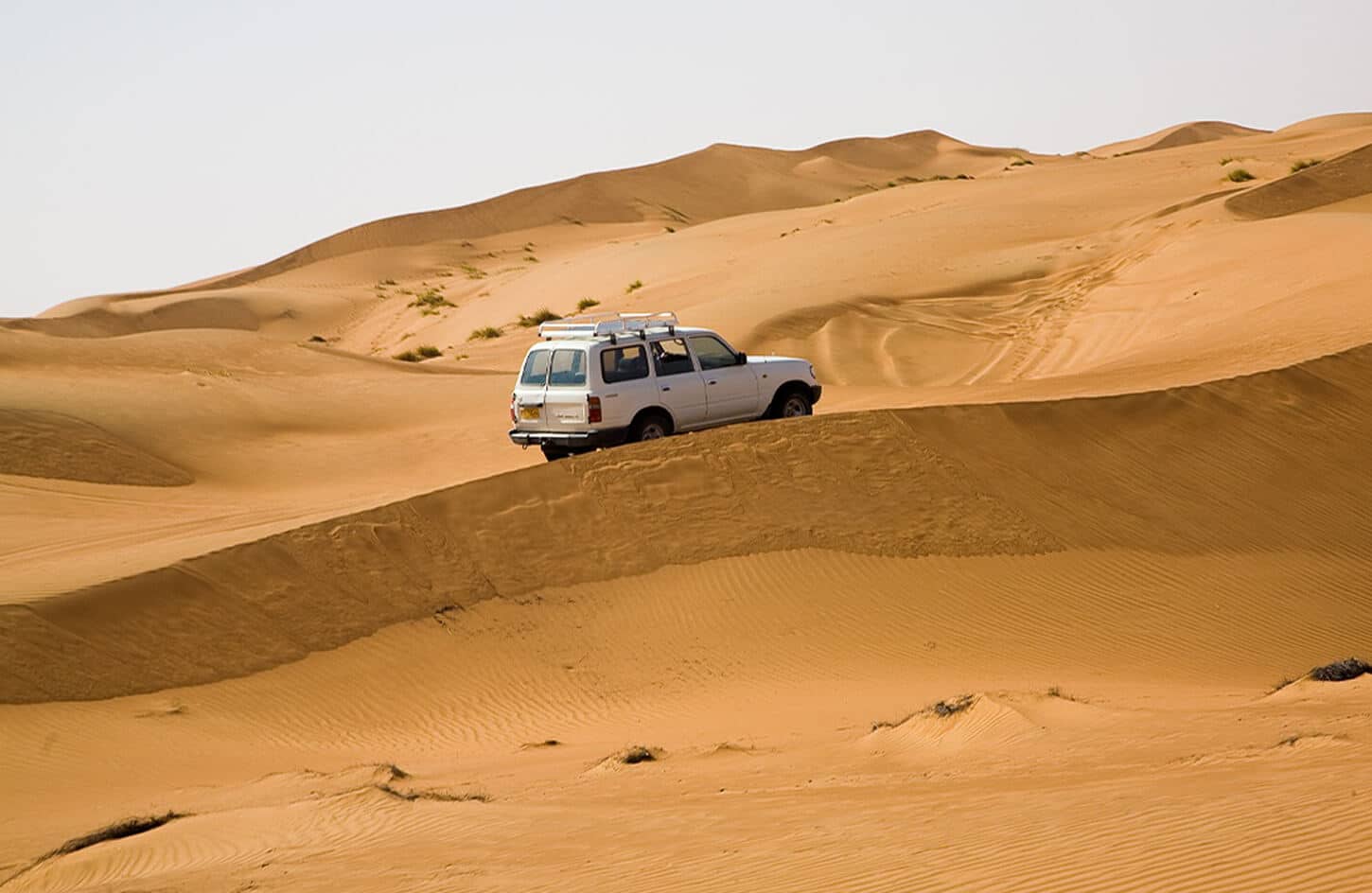 A wonderful picture of a 4x4 vehicle in the Wadi Bani Khalid desert