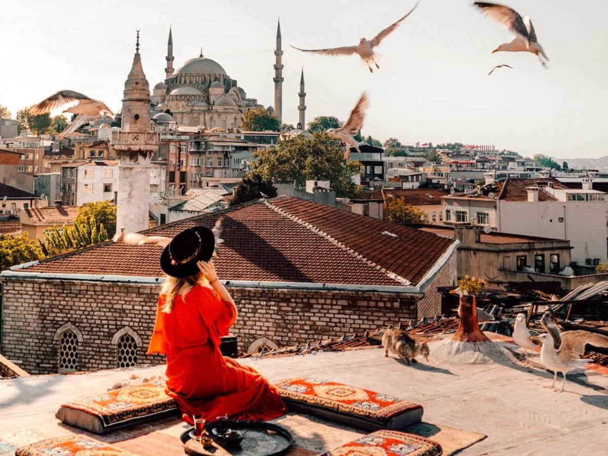 A wonderful picture of a tourist in Istanbul