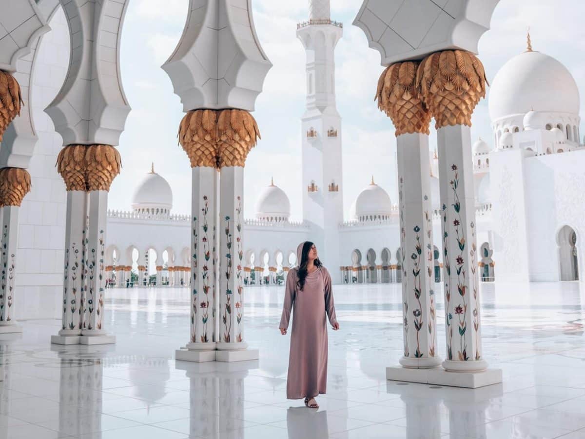 A wonderful picture of a woman from inside Sheikh Zayed Mosque