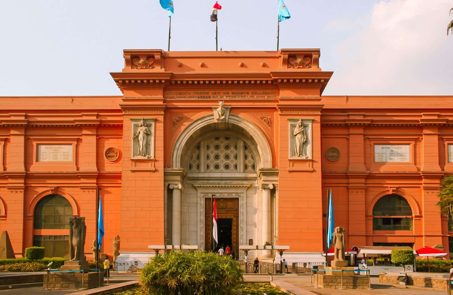 A wonderful picture of the facade of the Egyptian Museum in Tahrir