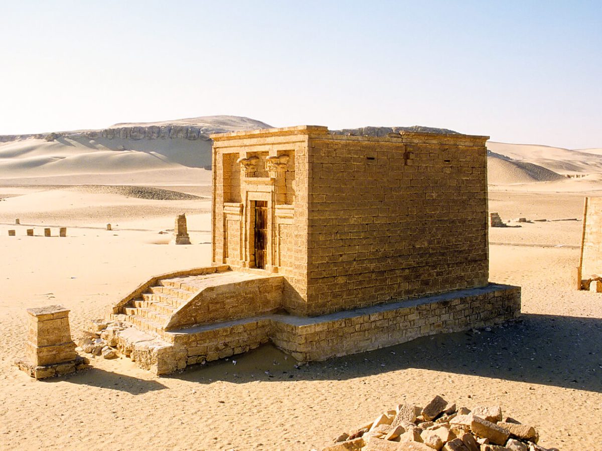 A wonderful shot of the Tuna al Jabal cemetery in Minya