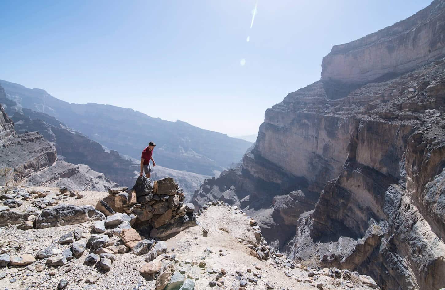 Beautiful pictures of tourists from above the mountains of Oman