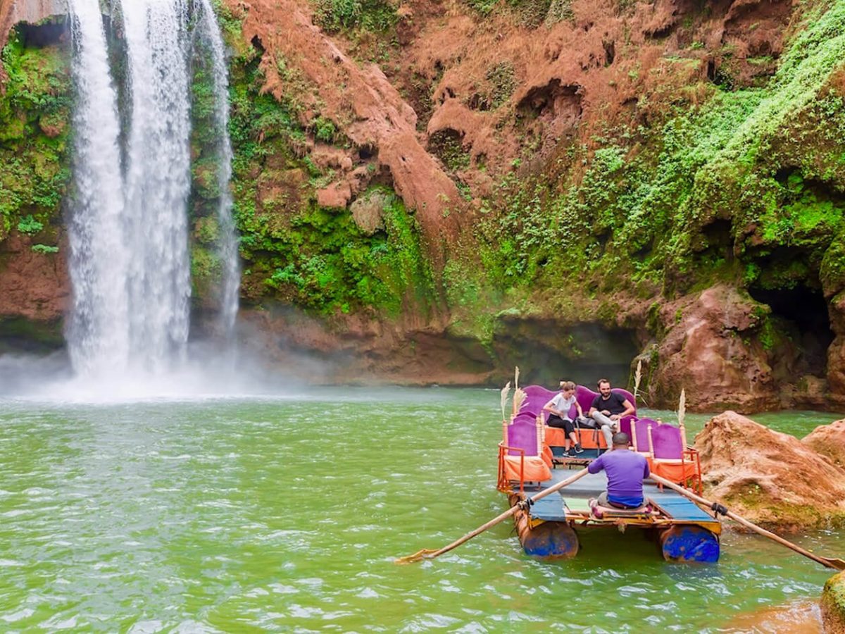 Great photo of a couple on an adventure trip to Ouzoud Falls