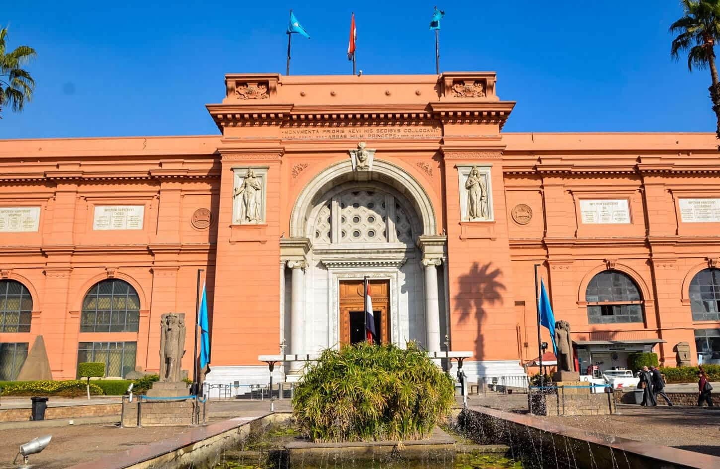 Photo exterior of the facade of the egyptian museum in cairo