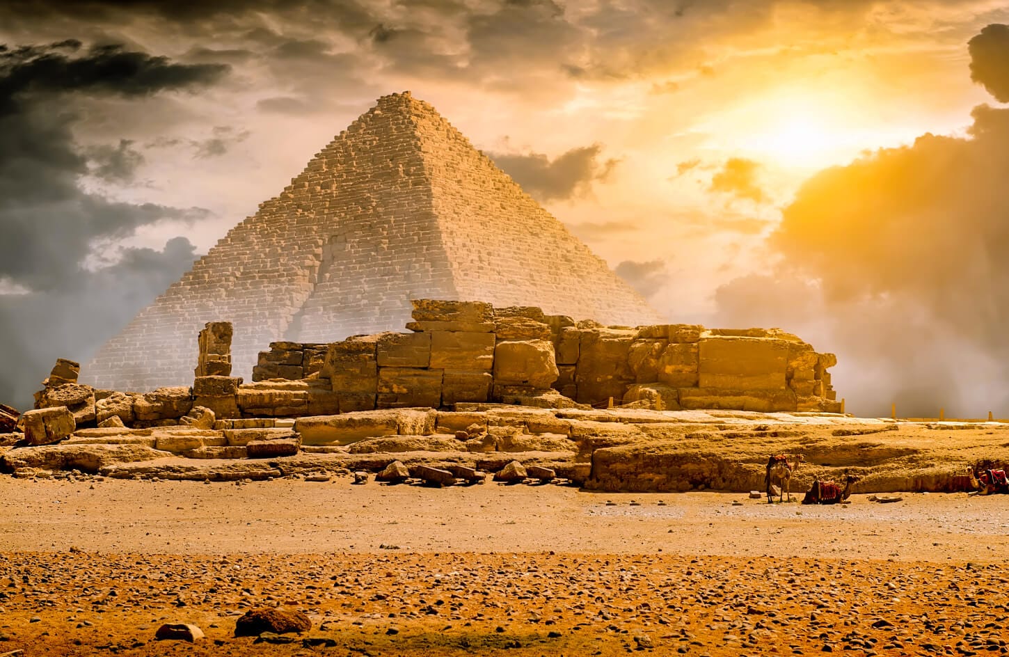 Pyramid of Menkara at sunset