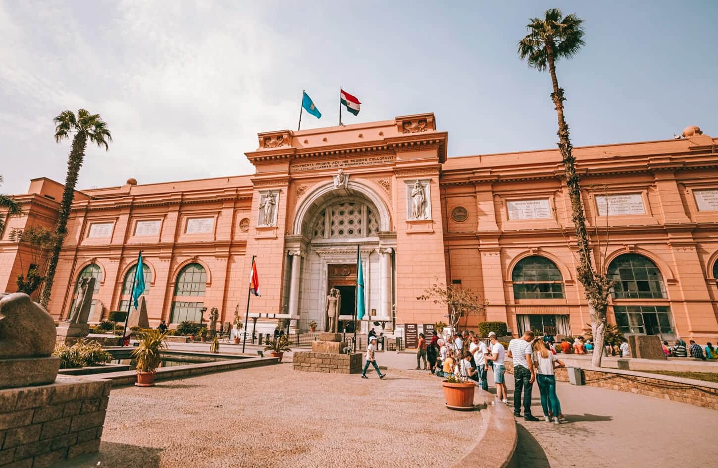 Some tourists from the entrance to the Egyptian Museum
