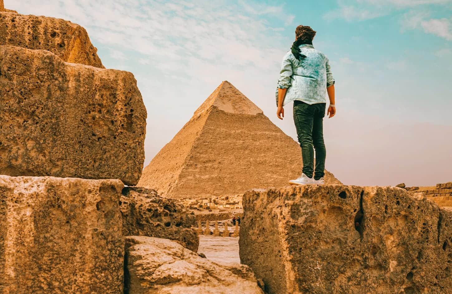 Tourist man standing in front of the pyramid of Khafre