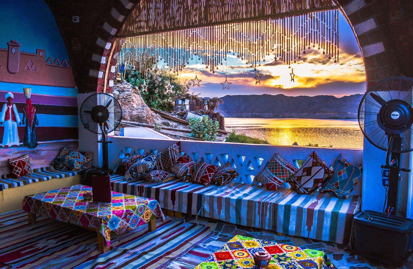 Wonderful pictures from inside one of the Nubian houses at sunset