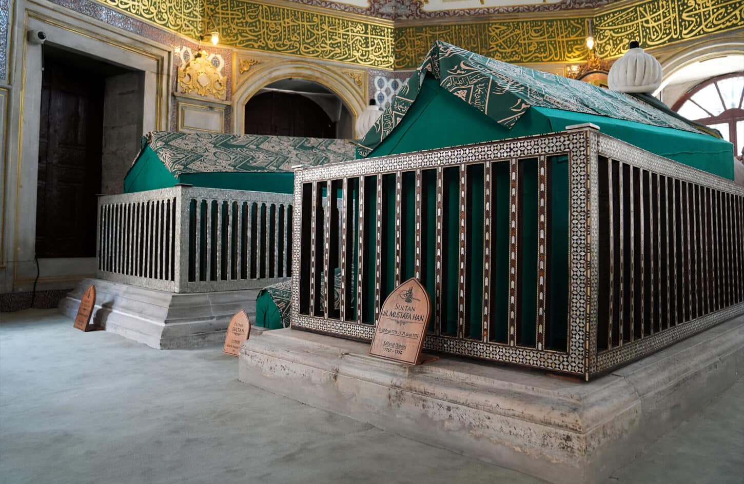 Wonderful pictures from inside the Sultans tomb