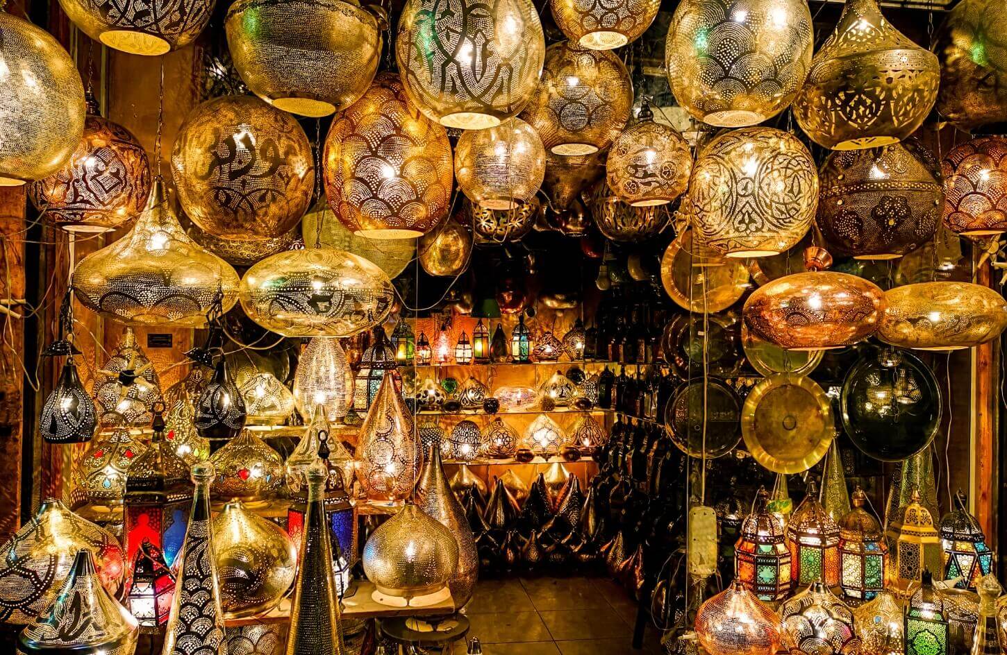 a picture of one of the shops selling luminous lanterns in khan alkhalili
