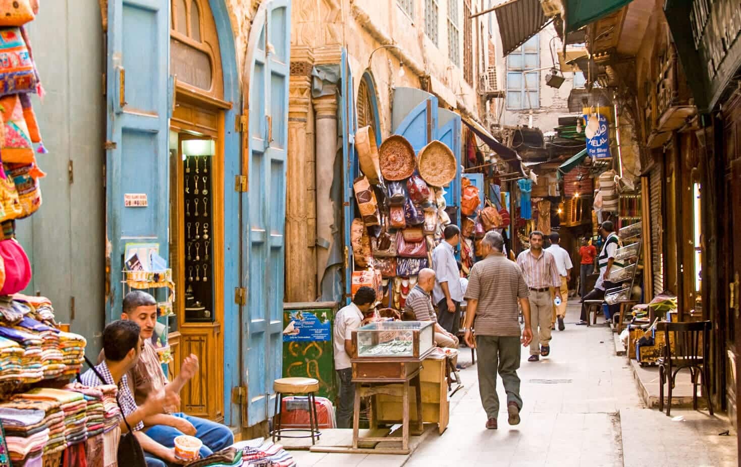 buy souvenirs from khan el khalili market