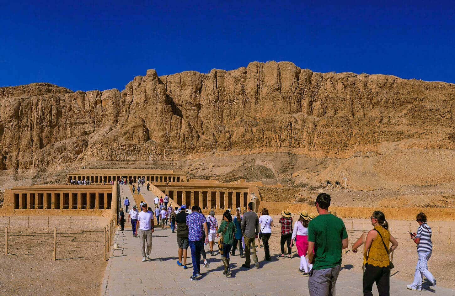 picture of the entrance to the Temple of Hatshepsut during the entry of visitors