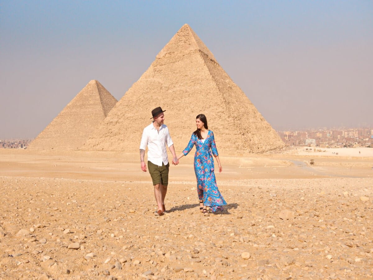 A very beautiful picture of the couple in front of the Giza Pyramids