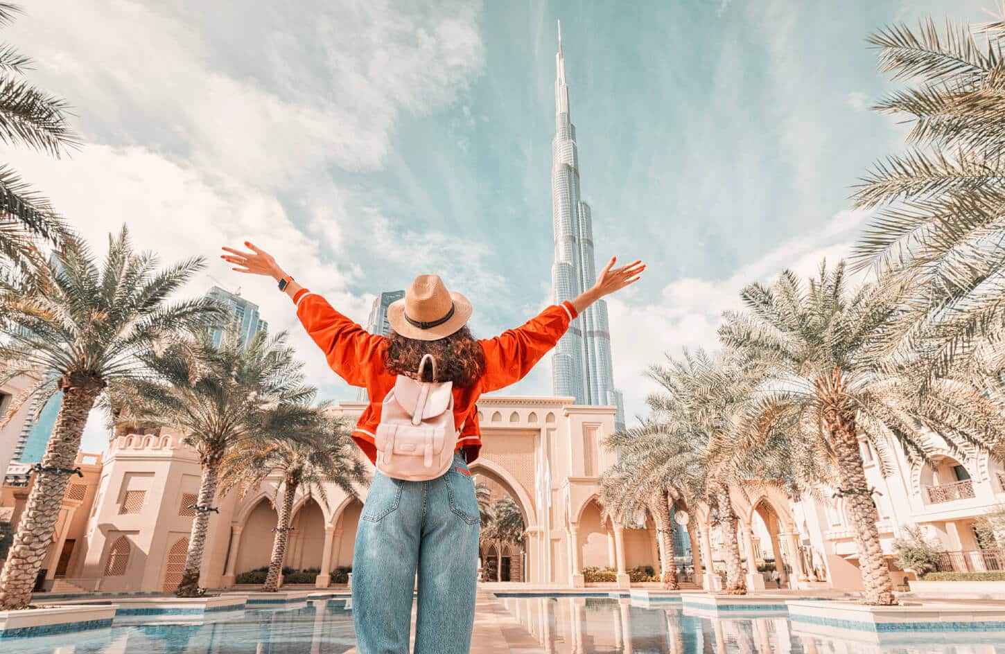 A wonderful photo of a tourist in front of Burj Khalifa