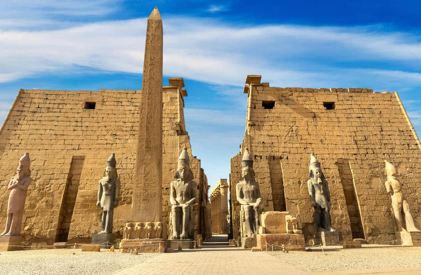 A wonderful picture in front of Luxor Temple