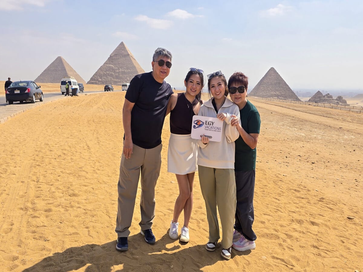 A wonderful photo of a family from one of our clients in front of the pyramids