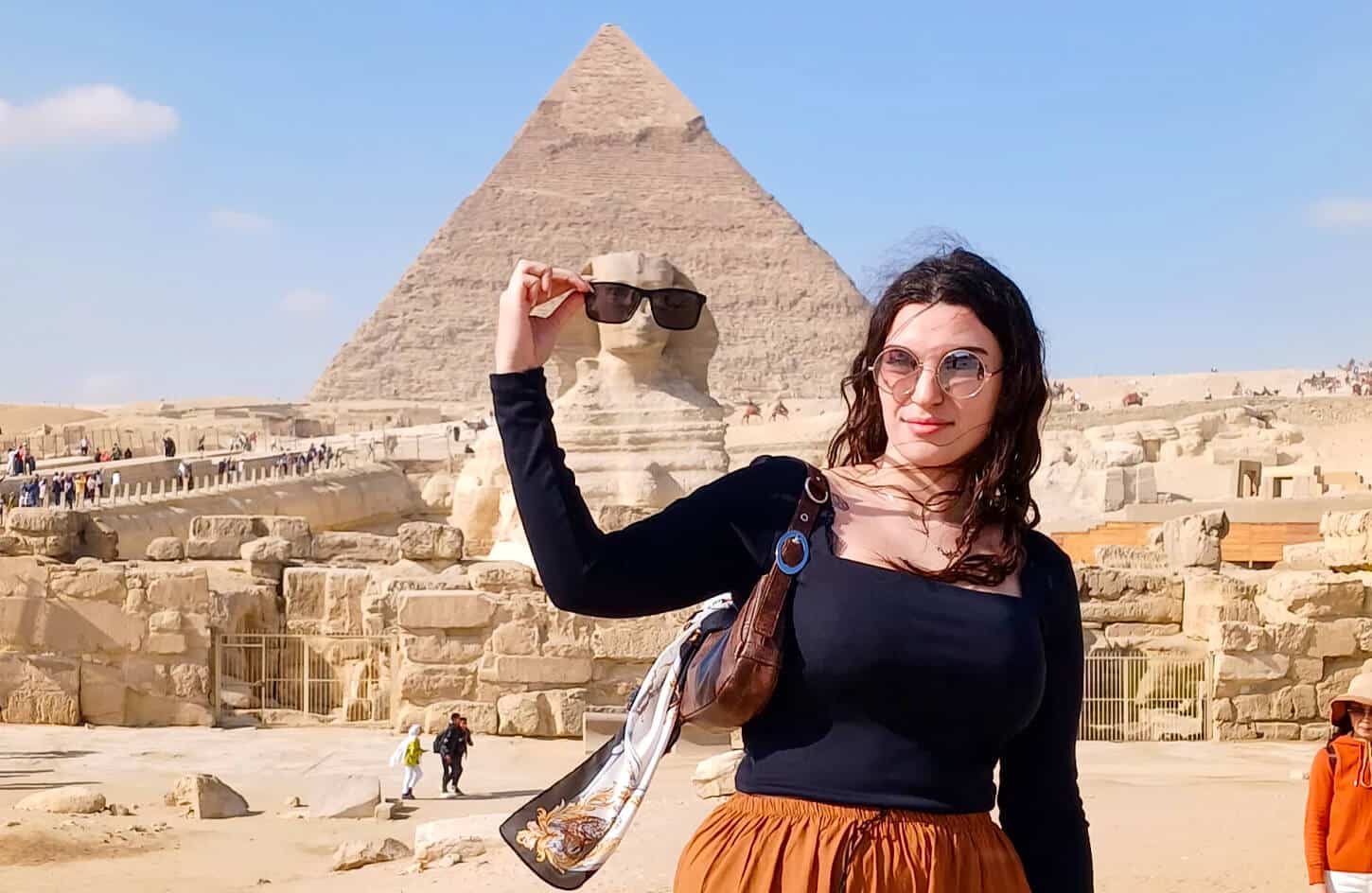 amazing shot girl takes a photo with the sphinx