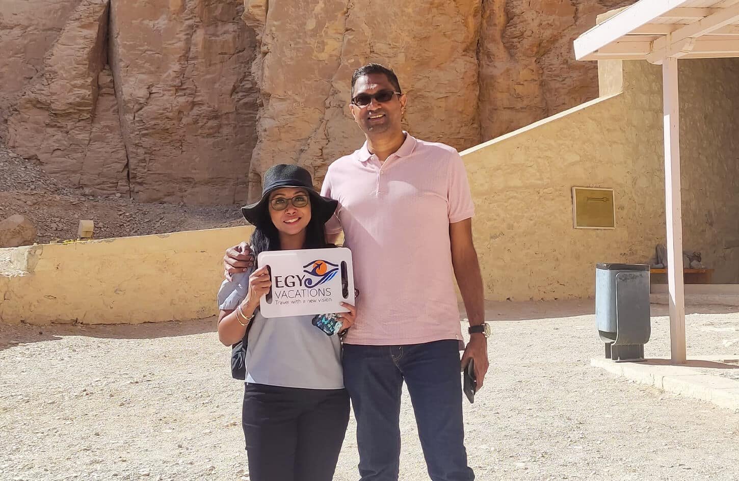 amazing shot of the couple in the valley of the kings