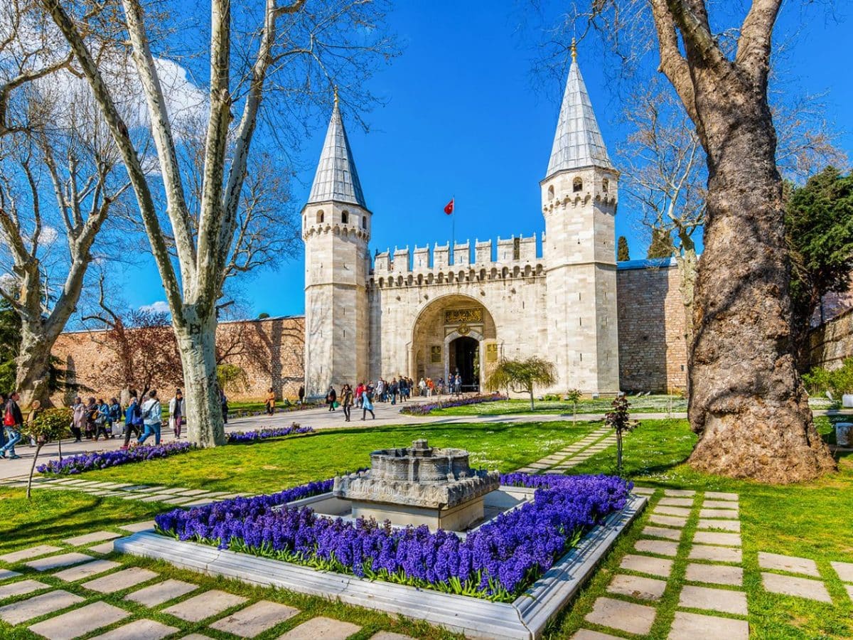 a great photo of topkapi palace in turkey