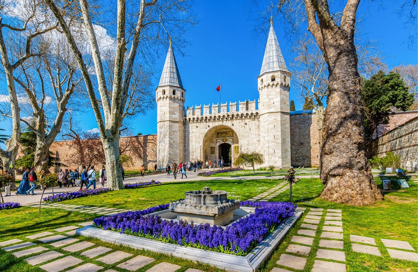 a great photo of topkapi palace in turkey