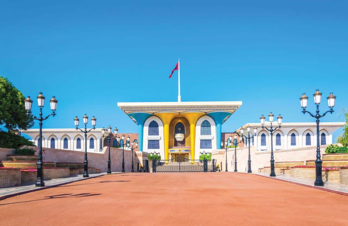 a wonderful photo of al alam palace